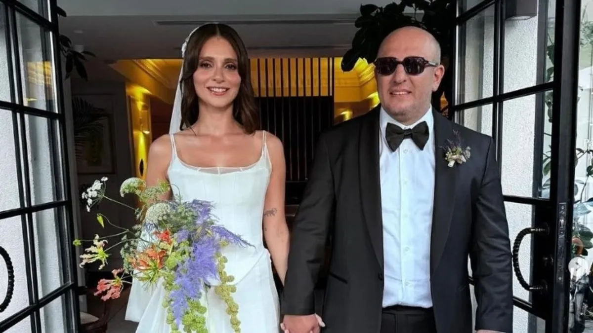 Meriç Aral ve Serkan Keskin’in düğününe Ali Atay damgası! Ali Atay: Tuhaf tuhaf insanlar nikah şahidi oluyor!