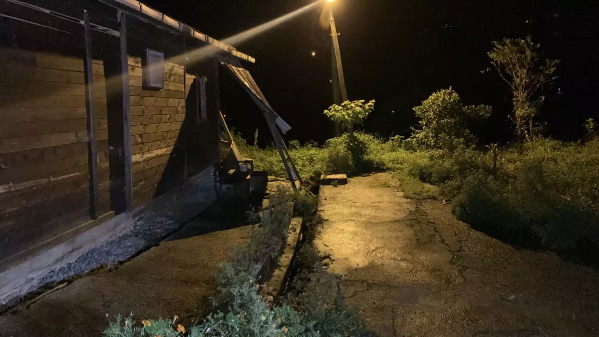 Rize’de Sağanak Yağışlar Çatlaklara Neden Oldu